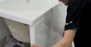 Установка экрана под ванну - цена за работу от 4099 руб. в Каменске-Уральском
